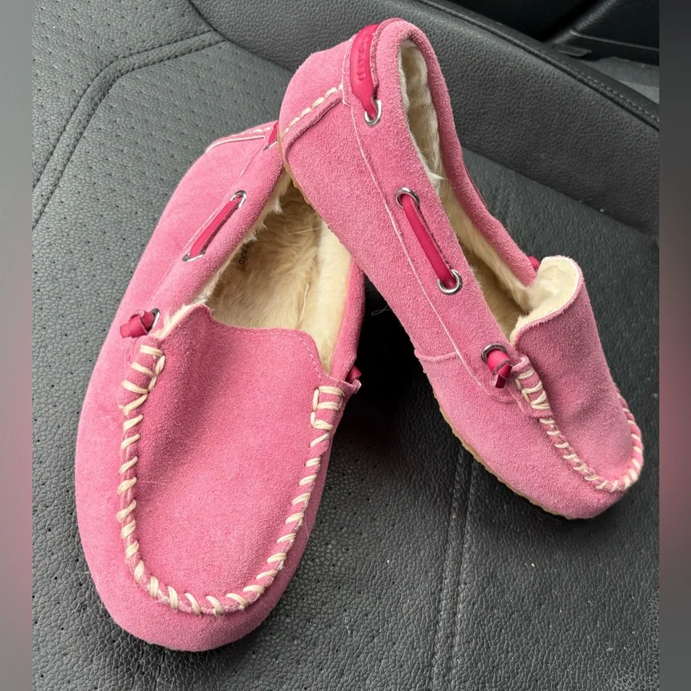 Lands' End Girl's bright pink Suede Mocassin Slippers-Size 3